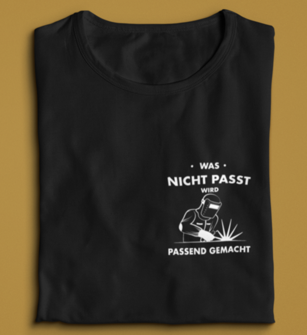 Passend gemacht Brusttaschen Design  - Unisex T-Shirt